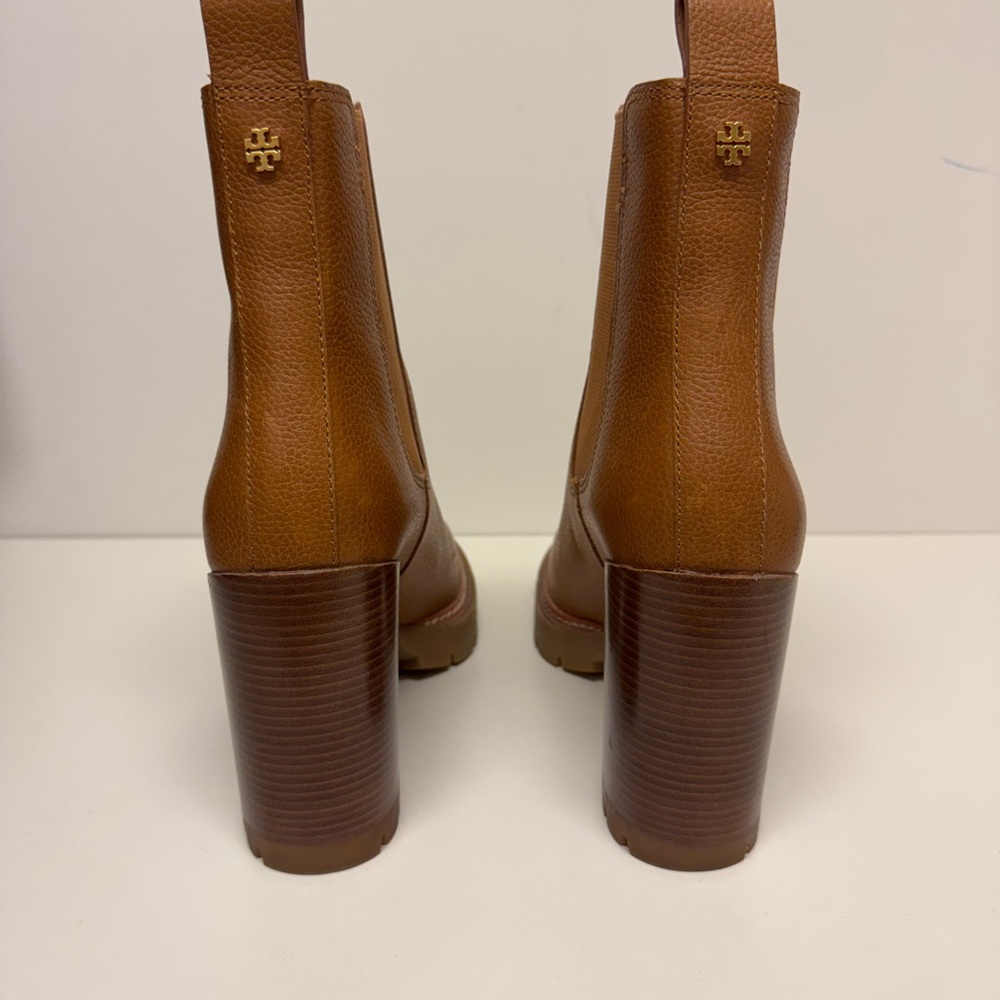 Tory Burch CARSON LUG SOLE ANKLE BOOT | Size 9.5 - Picture 5 of 15